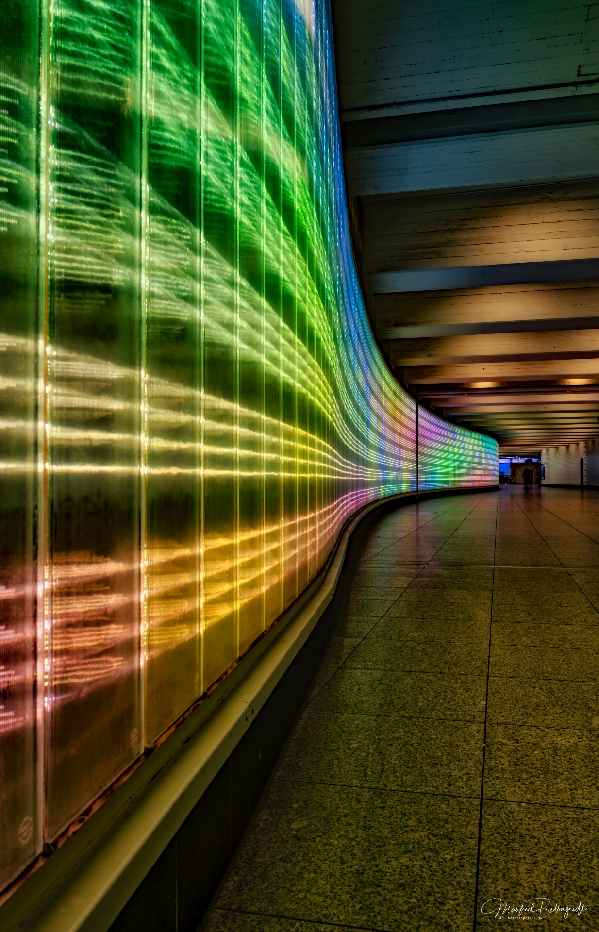 Essen U-Bahn bunte LED Wand